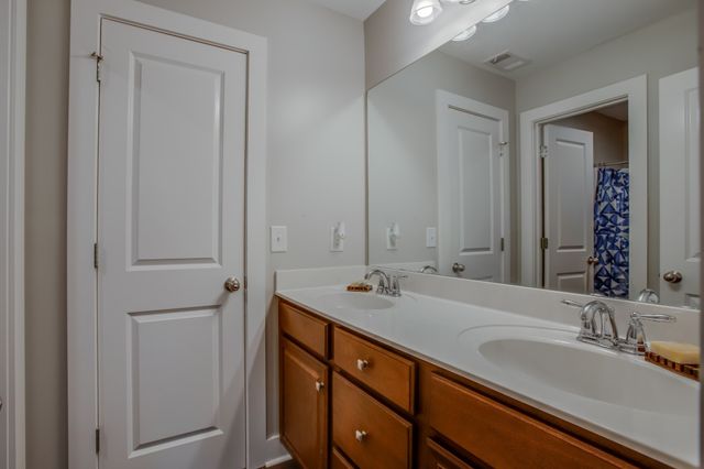 2128 Ravenscourt Dr, Thompsons Station, TN 37179