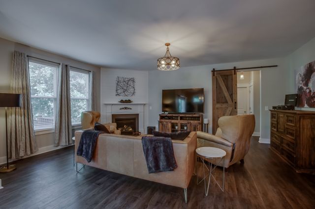 2128 Ravenscourt Dr, Thompsons Station, TN 37179