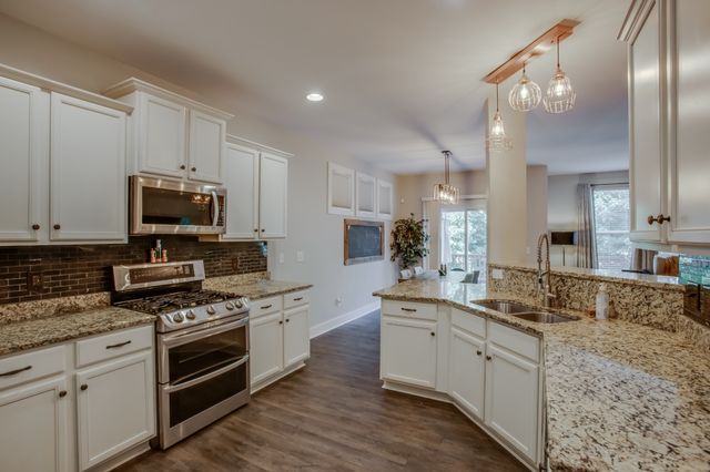 2128 Ravenscourt Dr, Thompsons Station, TN 37179