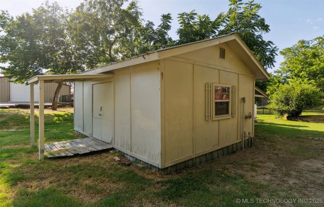 33 E Center Street, Salina, OK 74365