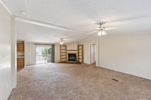 33 E Center Street, Salina, OK 74365