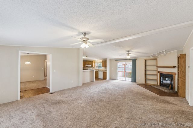 33 E Center Street, Salina, OK 74365