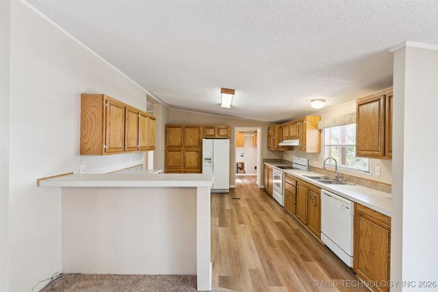 33 E Center Street, Salina, OK 74365