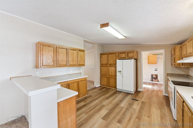 33 E Center Street, Salina, OK 74365