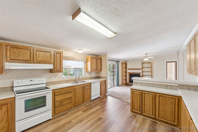 33 E Center Street, Salina, OK 74365