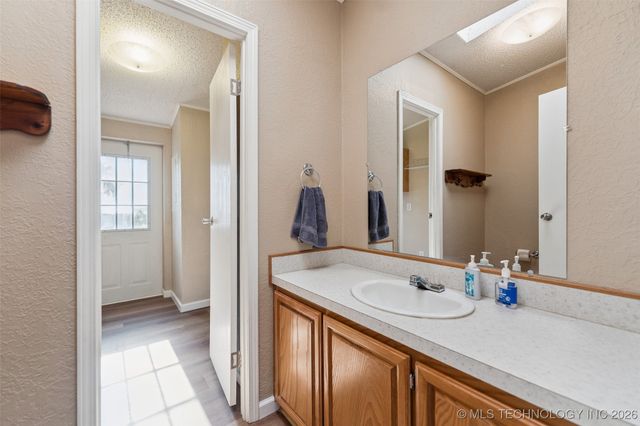 33 E Center Street, Salina, OK 74365