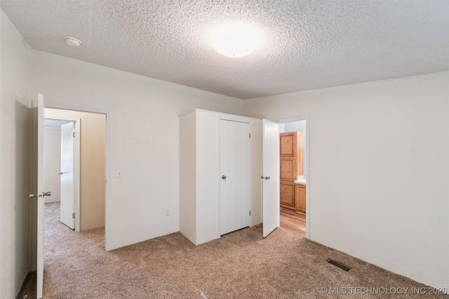 33 E Center Street, Salina, OK 74365