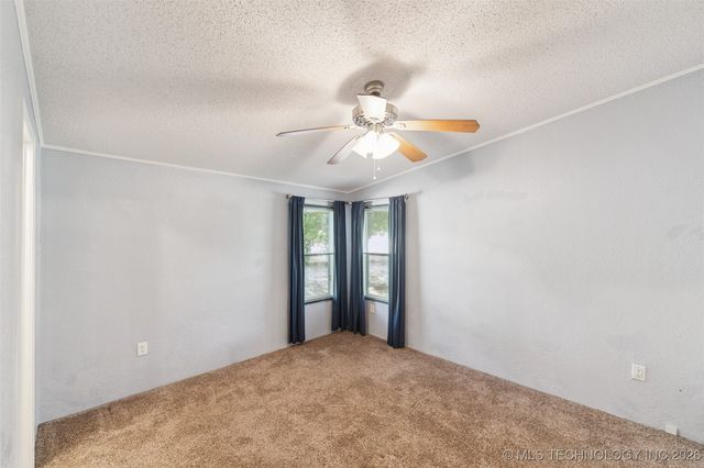 33 E Center Street, Salina, OK 74365