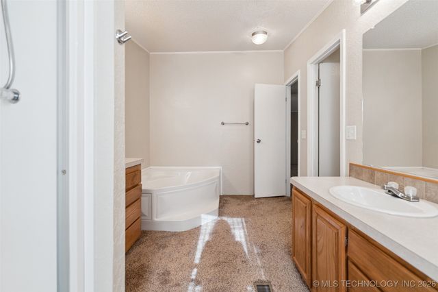 33 E Center Street, Salina, OK 74365