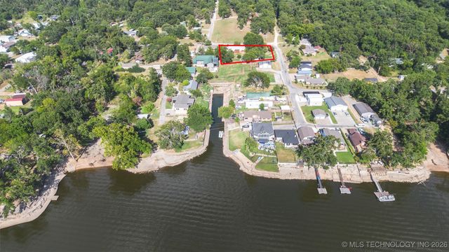 33 E Center Street, Salina, OK 74365