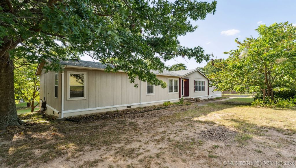 33 E Center Street, Salina, OK 74365