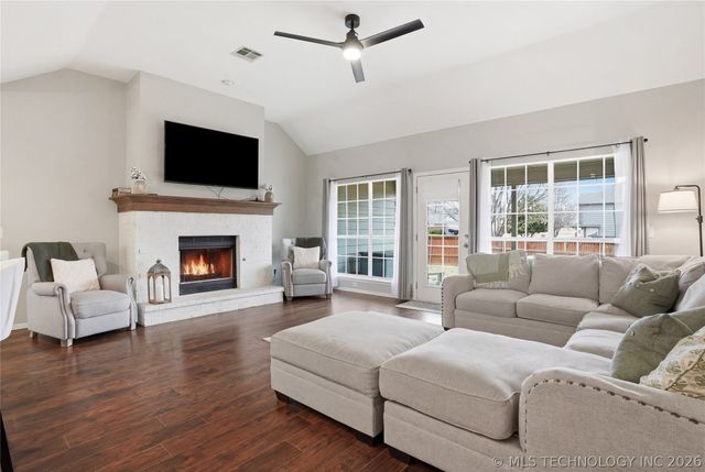 804 E Seattle Street, Broken Arrow, OK 74012