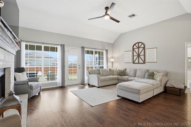 804 E Seattle Street, Broken Arrow, OK 74012