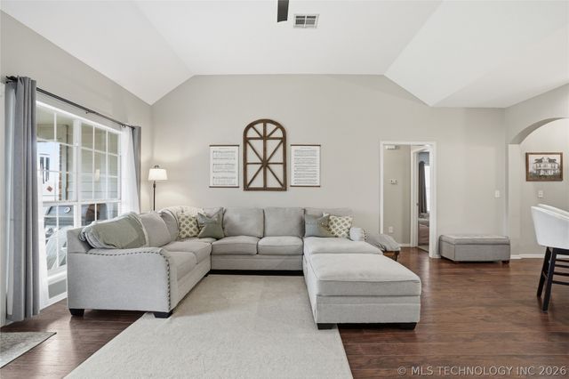 804 E Seattle Street, Broken Arrow, OK 74012