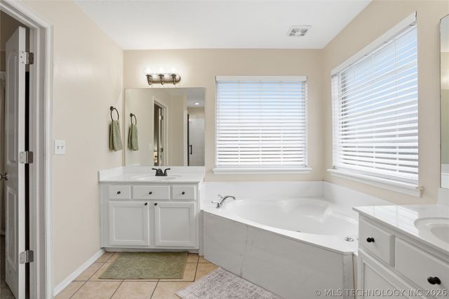 804 E Seattle Street, Broken Arrow, OK 74012