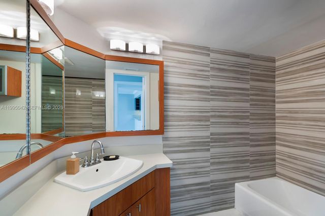 1351 NE 191 St E 106, Miami, FL 33179