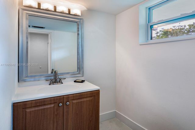 1351 NE 191 St E 106, Miami, FL 33179