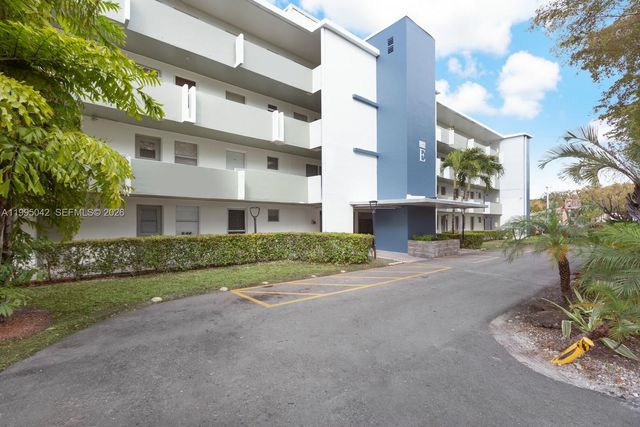 1351 NE 191 St E 106, Miami, FL 33179