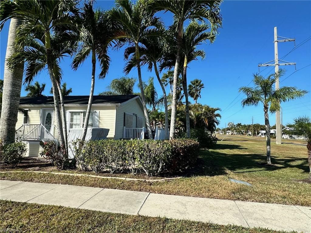 1671 Diamond Lake CIR, NAPLES, FL 34114 — photo 3