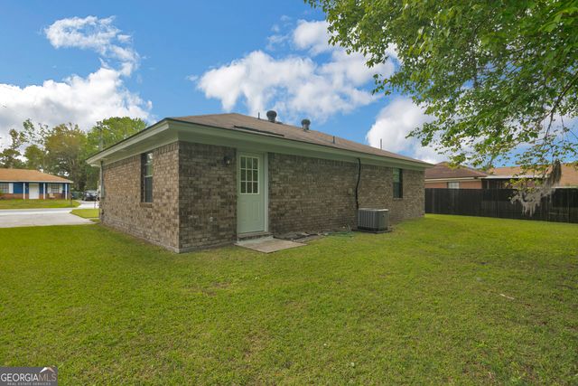 202 Sequoia Circle, Hinesville, GA 31313