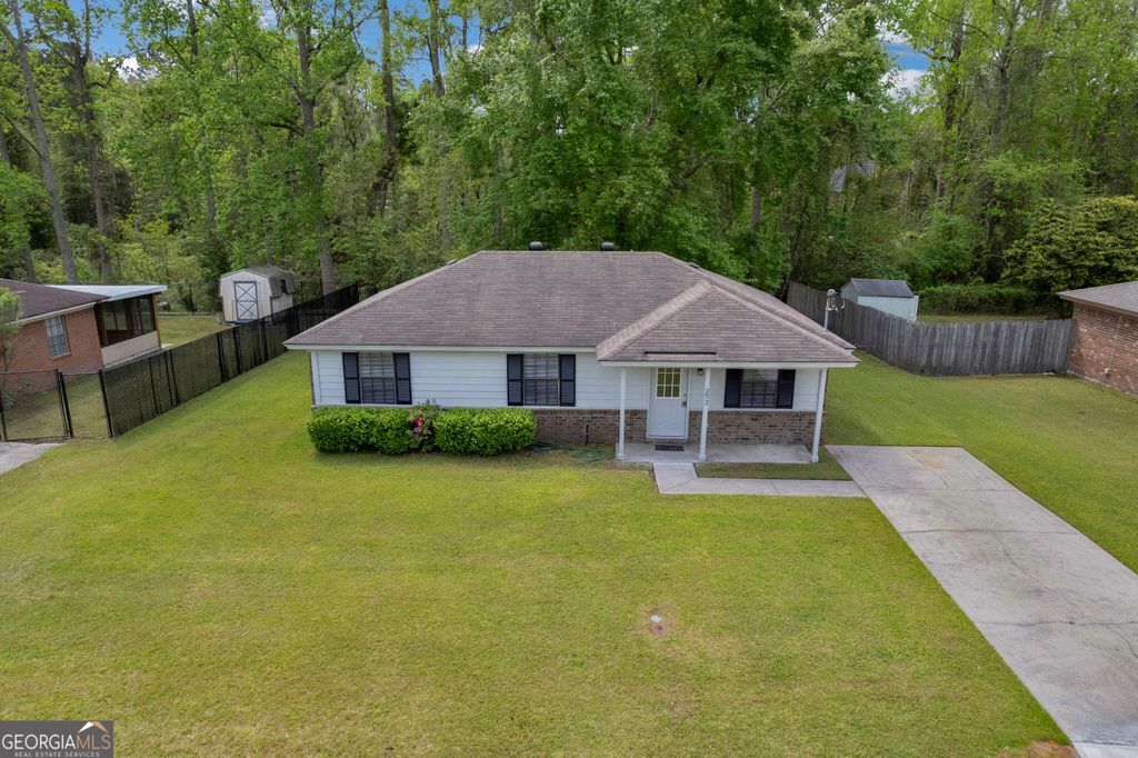 202 Sequoia Circle, Hinesville, GA 31313