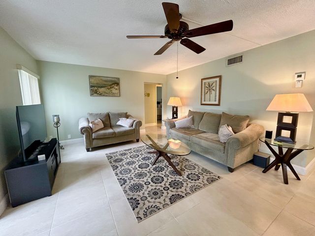 140 Lake Pine Circle A-1, Greenacres, FL 33463