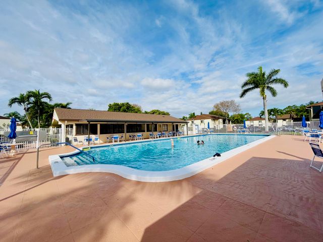 140 Lake Pine Circle A-1, Greenacres, FL 33463