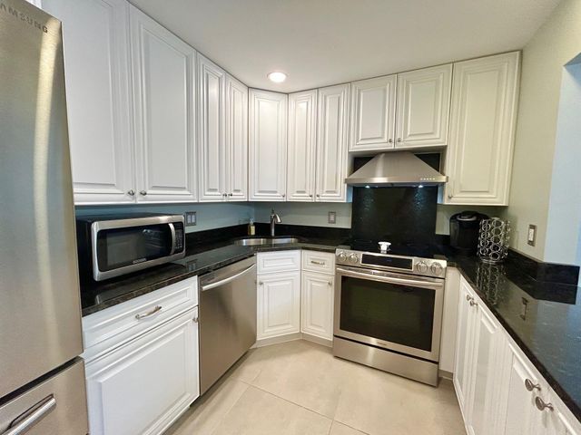 140 Lake Pine Circle A-1, Greenacres, FL 33463