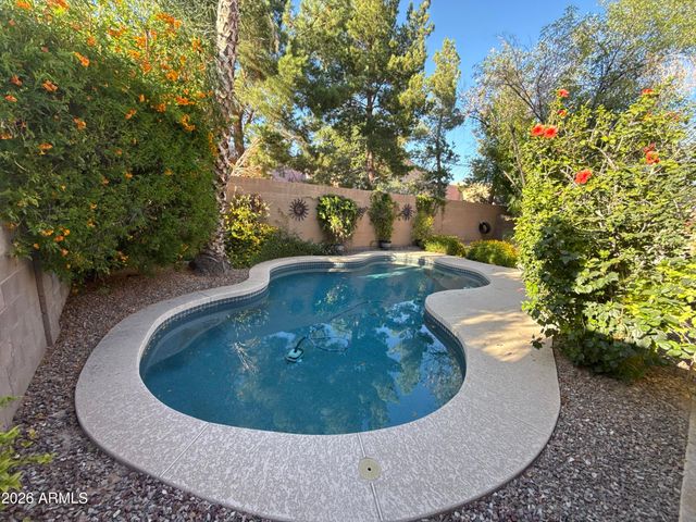 6738 W WAHALLA Lane, Glendale, AZ 85308