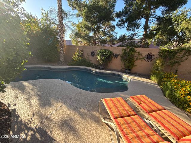 6738 W WAHALLA Lane, Glendale, AZ 85308