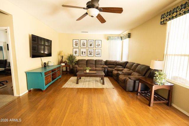 6738 W WAHALLA Lane, Glendale, AZ 85308