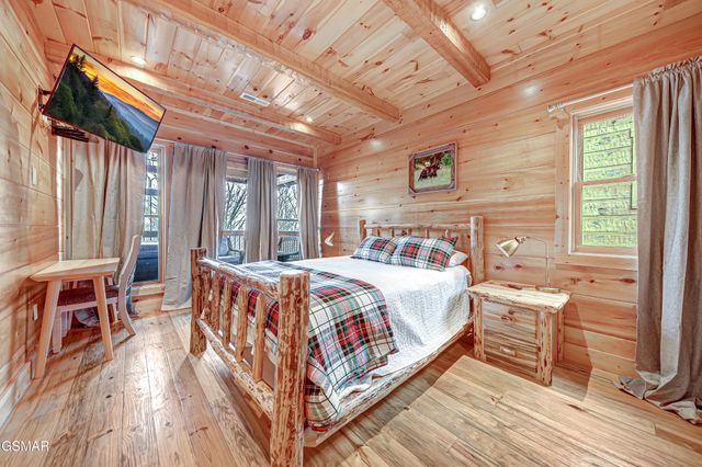 1253 Bear Cub Way, Gatlinburg, TN 37738