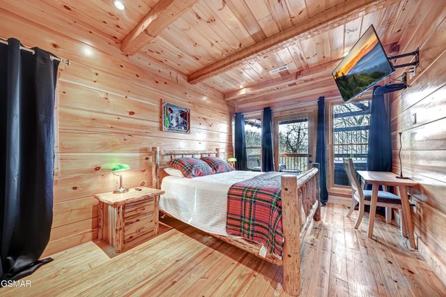 1253 Bear Cub Way, Gatlinburg, TN 37738