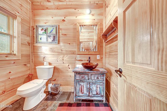 1253 Bear Cub Way, Gatlinburg, TN 37738