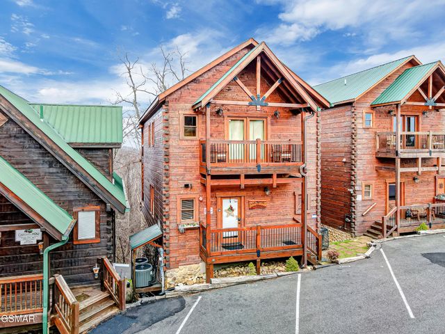 1253 Bear Cub Way, Gatlinburg, TN 37738