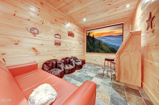 1253 Bear Cub Way, Gatlinburg, TN 37738