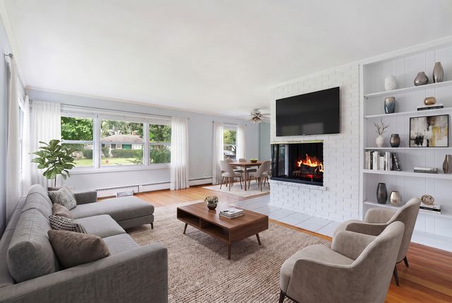 301 N Derbyshire Avenue, Arlington Heights, IL 60004