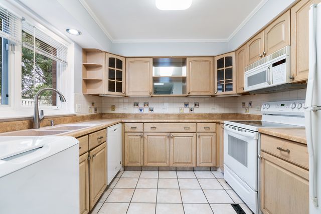 301 N Derbyshire Avenue, Arlington Heights, IL 60004