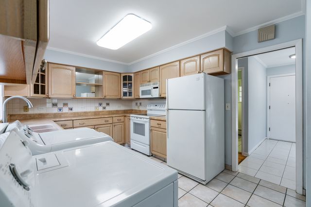 301 N Derbyshire Avenue, Arlington Heights, IL 60004