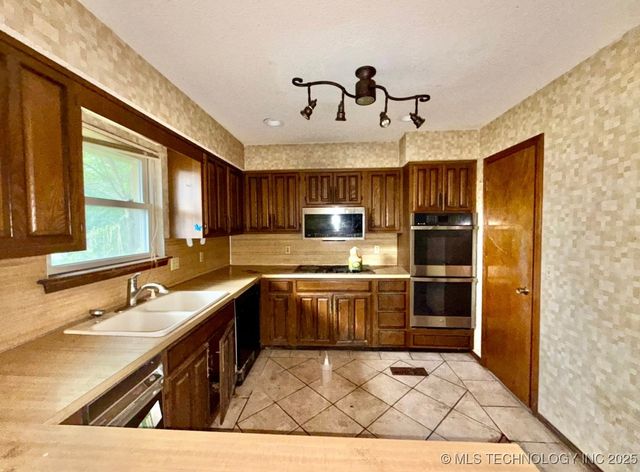 6529 S 110th Avenue E, Tulsa, OK 74133