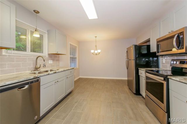 3702 E 106th Terrace, Kansas City, MO 64137