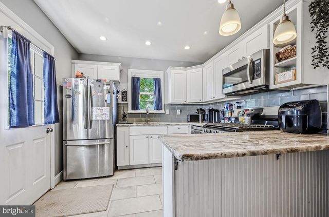 2304 HENLOPEN AVE, Wilmington, DE 19804