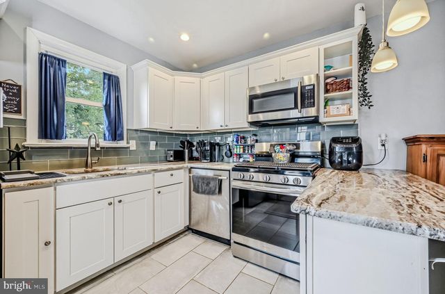 2304 HENLOPEN AVE, Wilmington, DE 19804