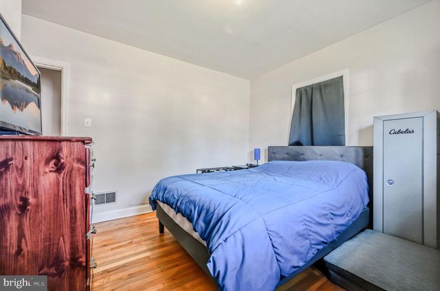 2304 HENLOPEN AVE, Wilmington, DE 19804