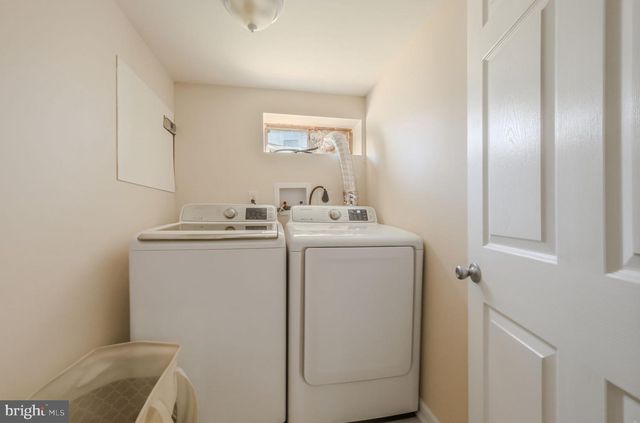 2304 HENLOPEN AVE, Wilmington, DE 19804