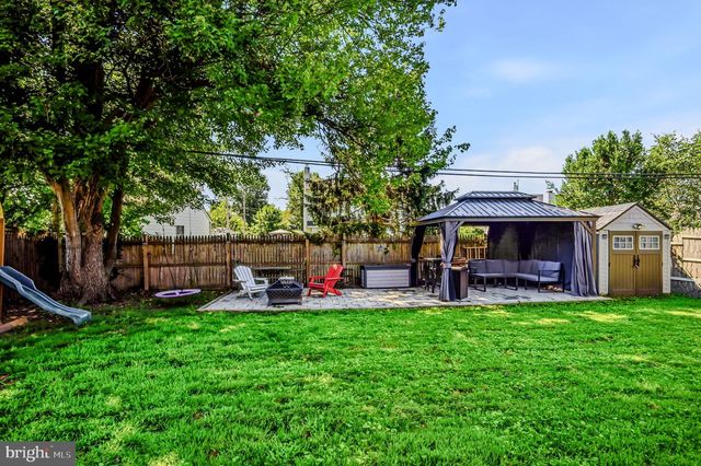 2304 HENLOPEN AVE, Wilmington, DE 19804