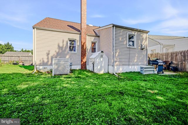2304 HENLOPEN AVE, Wilmington, DE 19804