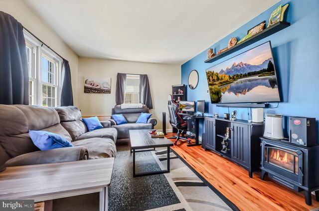 2304 HENLOPEN AVE, Wilmington, DE 19804