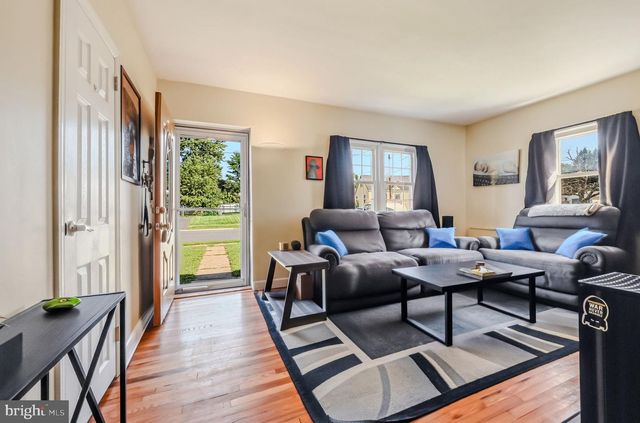 2304 HENLOPEN AVE, Wilmington, DE 19804