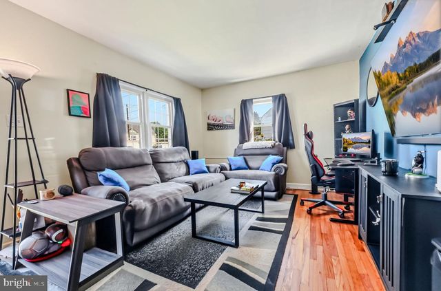 2304 HENLOPEN AVE, Wilmington, DE 19804